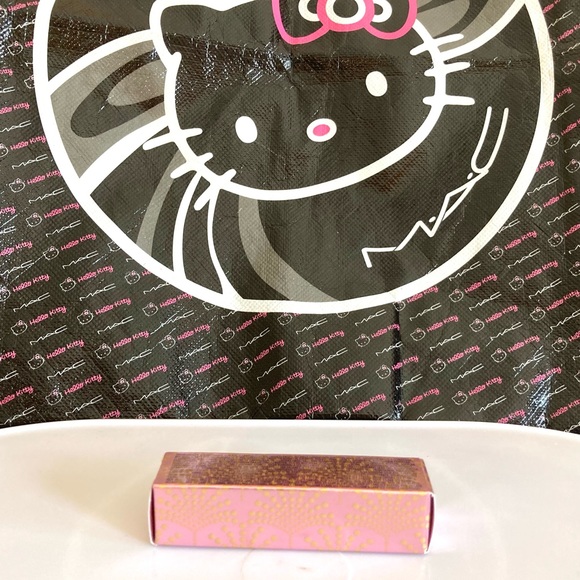 💄HP! LAST ONE! MAC Lustreglass Sheer Shine Lipstick Bubbles & Bows Pour Another - Picture 9 of 13